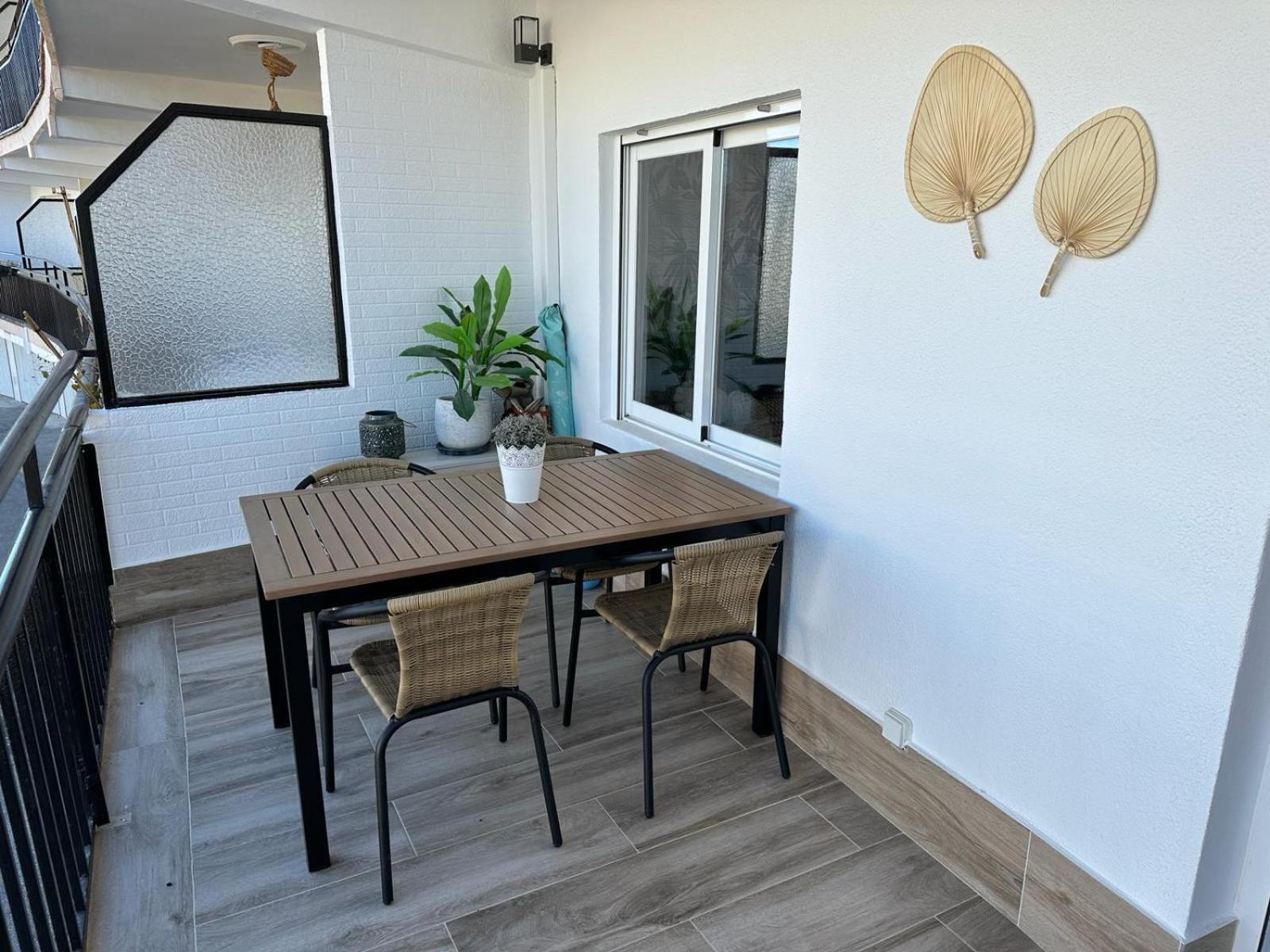 Waterfront 3 Bed Apartment, 90M From The Beach Platja de Larenal Exteriér fotografie